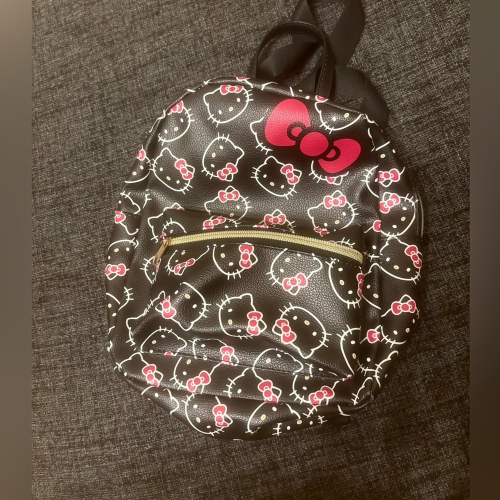 Hello Kitty Mini Backpack - Picture 2 of 10